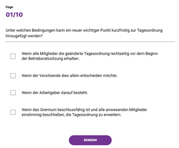 Screenshot: Quiz-Frage 01 von 10 mit vier Auswahl-Checkboxen zur Tagesordnungs-Erweiterung und Senden-Button